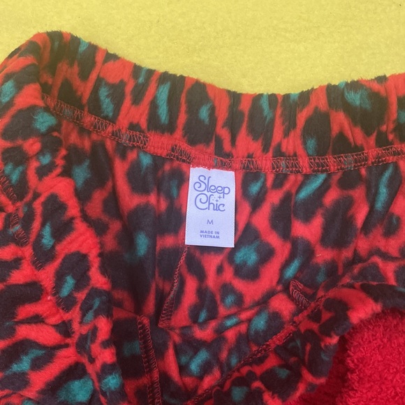 PJ’s ❤️💚 - Picture 4 of 5